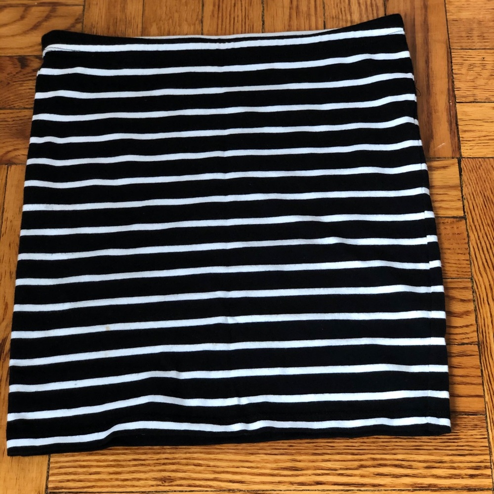 Black&White striped mini skirt